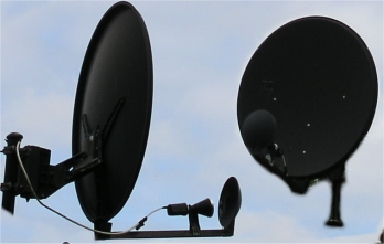 PHILIPS 90 cm offset antenn med gregoriansk matning.